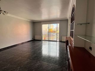 Casa adosada en venta en Centre - Cordelles en Cerdanyola del Vallès