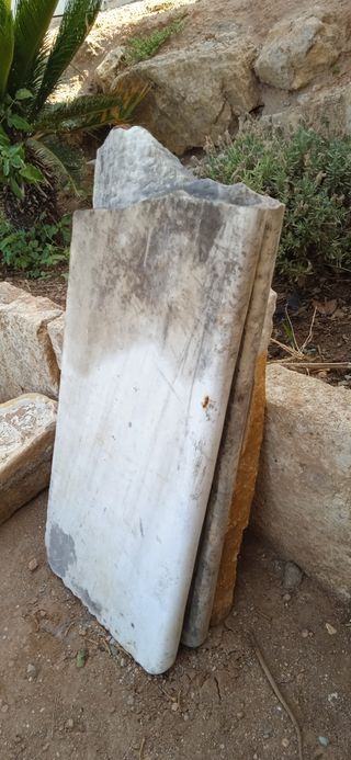 Escalón mármol blanco antiguo, con borde redondo