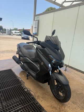 Yamaha XMAX 125 Momo Design.
