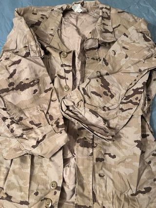 Ropa militar y accesorios