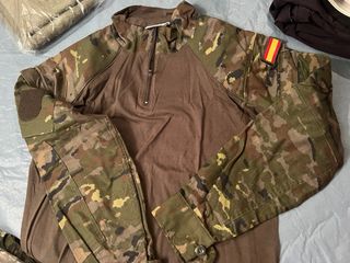 Ropa militar y accesorios