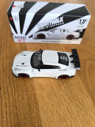 MINIGT 9 Libertywalk NISSAN GT-R Nissan Gt-r - Mini Gt - Lb