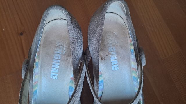 Clarks - Merceditas beige tacón