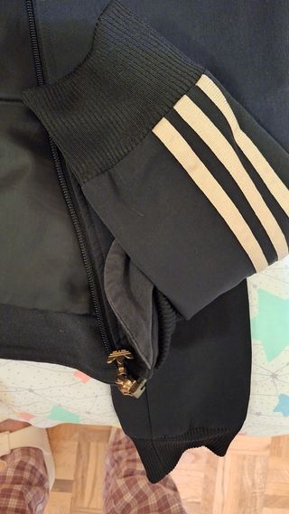 Chaqueta Adidas mujer negra y dorada