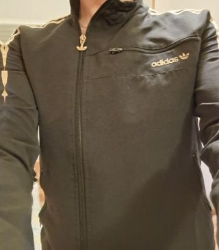 Chaqueta Adidas mujer negra y dorada