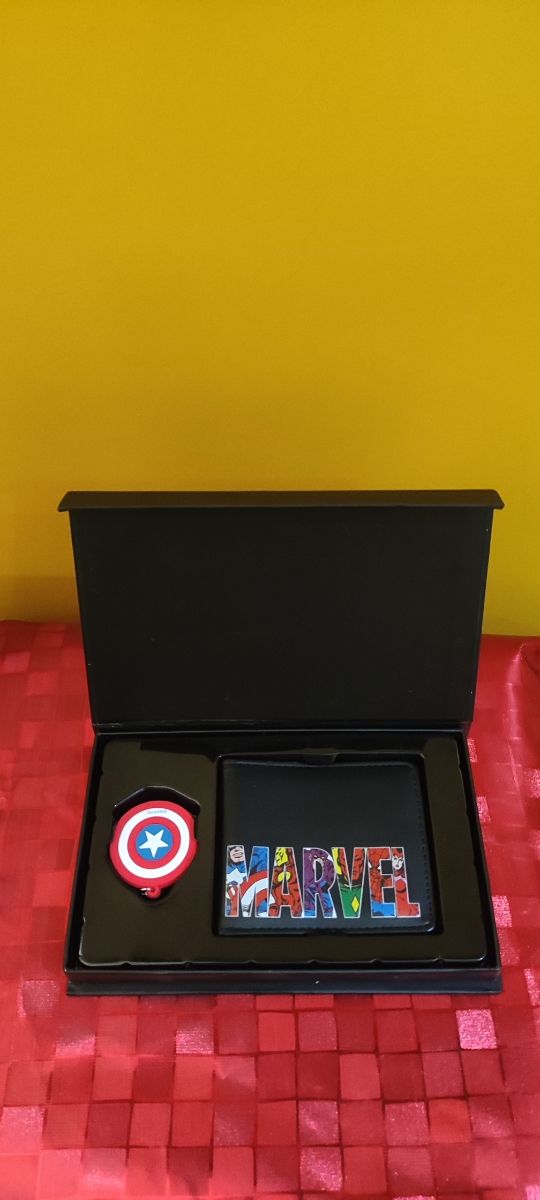 Cartera y llavero Marvel