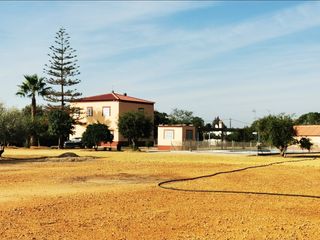 Chalet con piscina y jardín