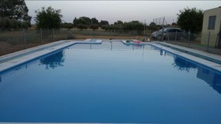 Chalet con piscina y jardín