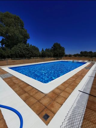 Chalet con piscina y jardín