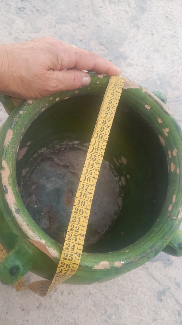 2 tinajas de barro  echas artesanal  para adornar.