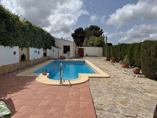 Chalet en venta en Teulada Pueblo en Teulada