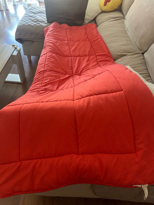 Edredón rojo palido finito 150x200