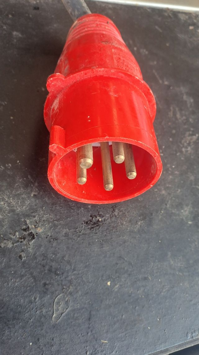 Cocina industrial eléctrica 3 fuegos.