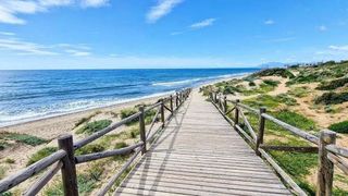 Piso en venta en Cabo Pino - Reserva de Marbella en Marbella