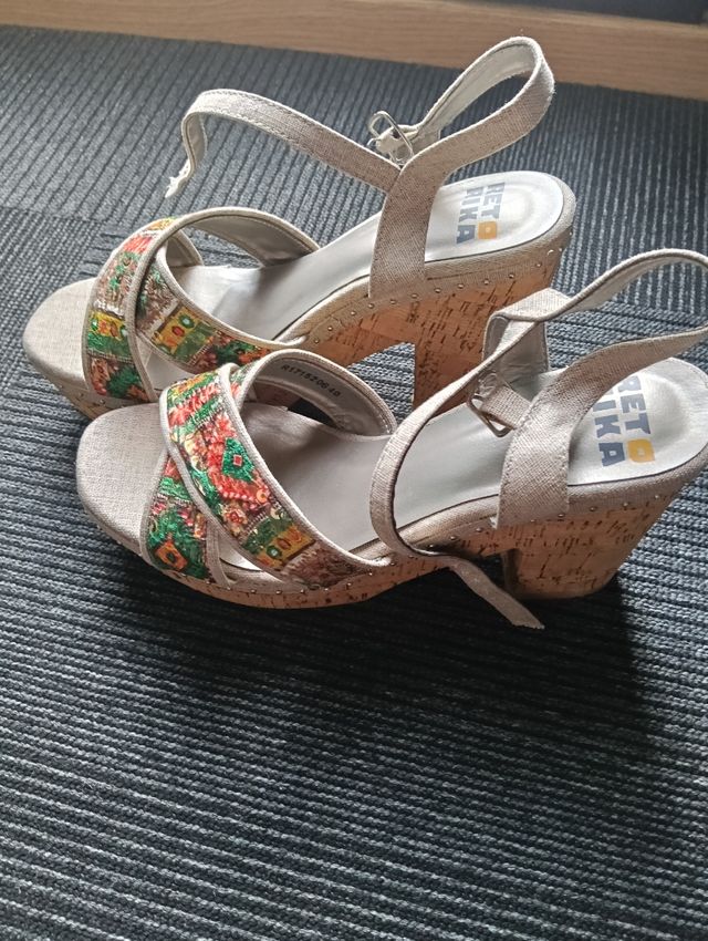 Sandalias Betrika verano beige multicolor