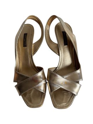 Sandalias Louis Vuitton doradas