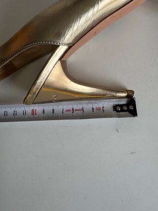 Sandalias Louis Vuitton doradas