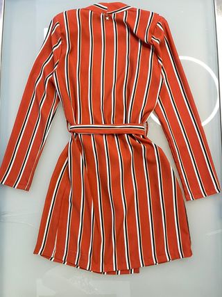 Vestido rayado naranja cruzado