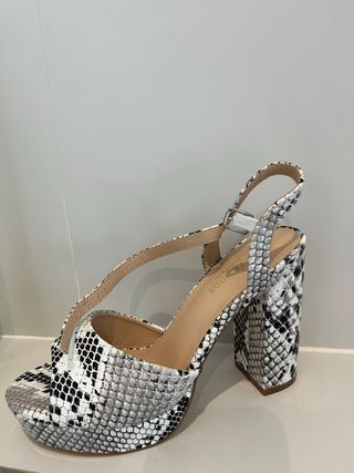 Tacones serpiente