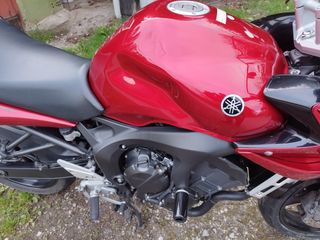 Yamaha Fazer 600 roja