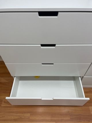 Cómoda 4 cajones blanca Ikea impecable
