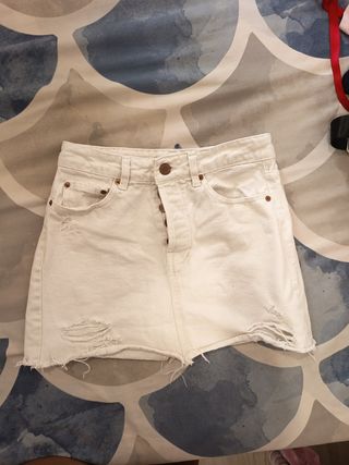 Mini Falda Vaquera Blanca Desgastada