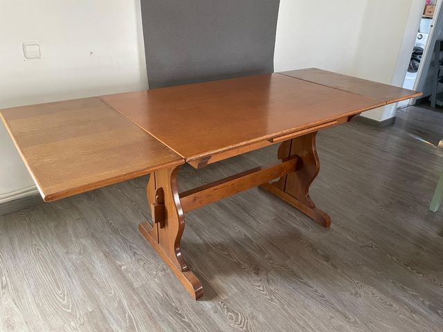 Mesa comedor extensible de madera - 4 sillas