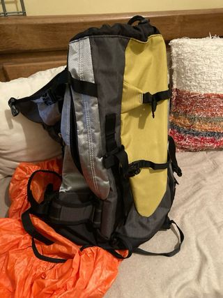 Mochila trekking - Gris y Negra