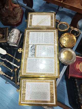 Antiguas sacras en latón