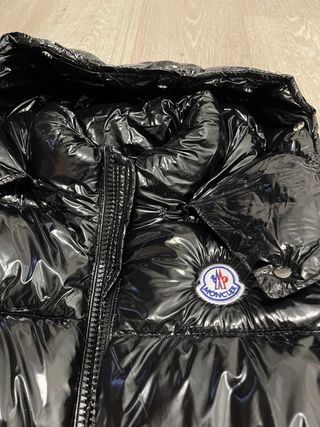 Chaqueta Moncler negra brillante talla M hombre