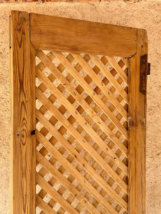 Puerta alacena antigua de madera