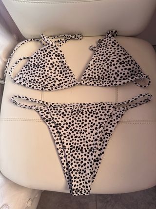 Bikini lunares blanco y negro