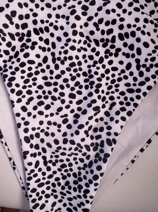 Bikini lunares blanco y negro