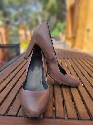 Zapatos de tacón grises