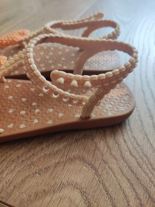 Sandalias Ipanema niña beige. Talla 24
