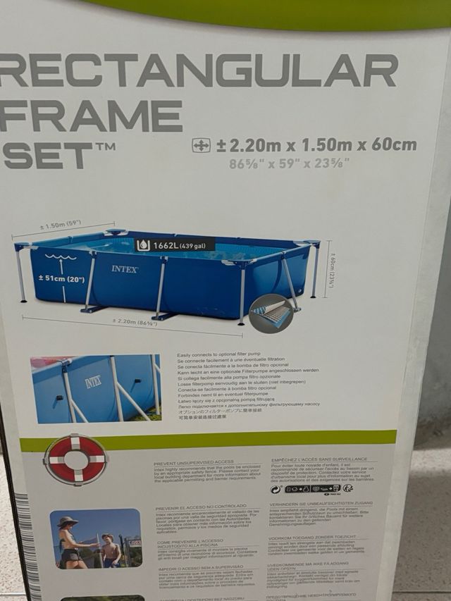 Piscina con depuradora