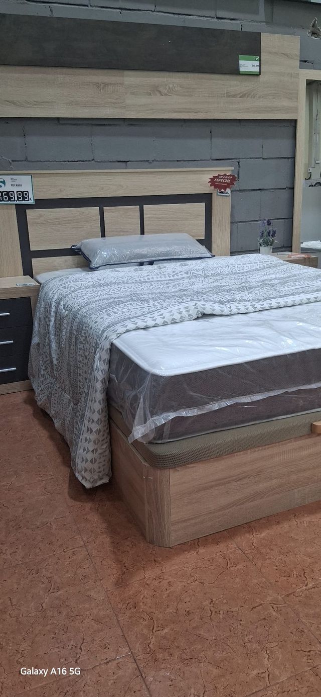 HERMOSO Y ESPACIOSO CANAPE.