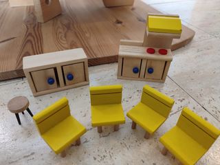 Casita madera muñecas con muñecas y accesorios