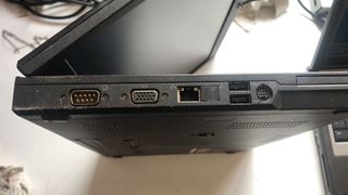 DELL E5500 CON WINDOWS XP Y PUERTO SERIE