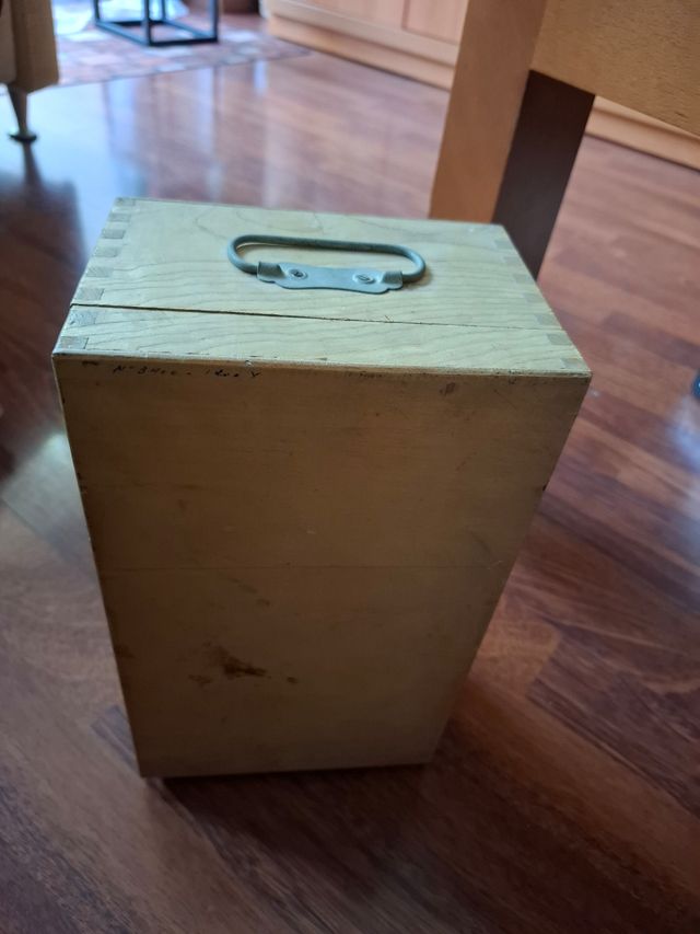 Microscopio antiguo en estuche