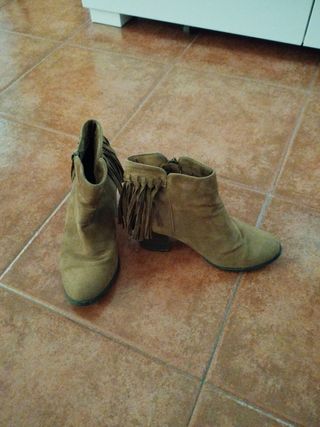 Botines Marrón con flecos