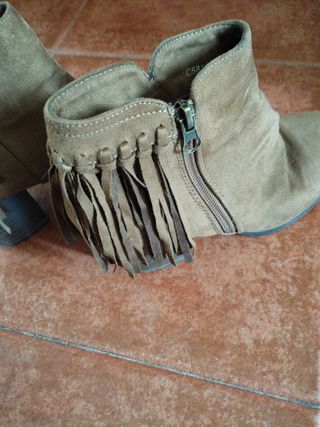 Botines Marrón con flecos