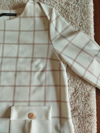 Conjunto beige: pantalón y camisa