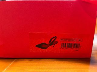 Salones Carolina Herrera negros