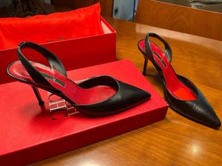Salones Carolina Herrera negros