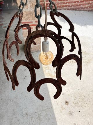 Lampara artesanal herraduras oxidadas