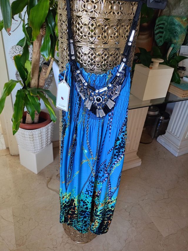 Vestido boho Implicite marrón y otro azul