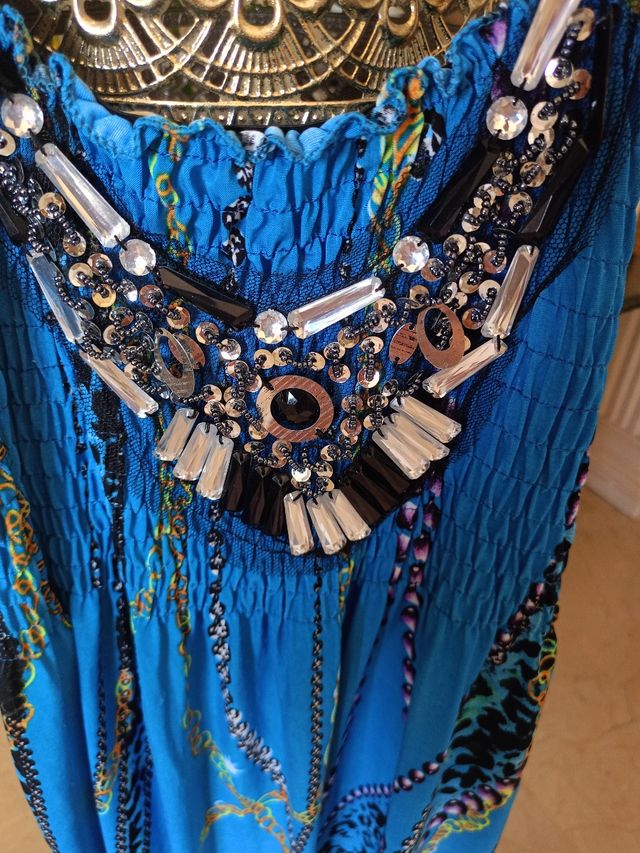 Vestido boho Implicite marrón y otro azul