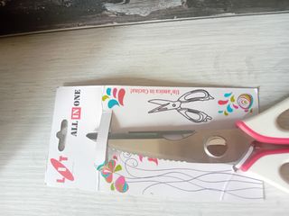 Forbici da cucina rosa-bianche