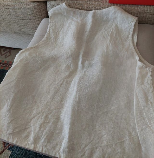 Chaleco tipo lino beige. 100% algodón